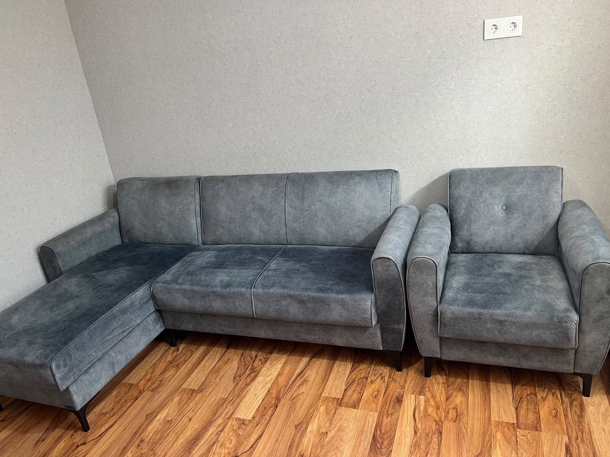 Künc divan və kreslo dəsti