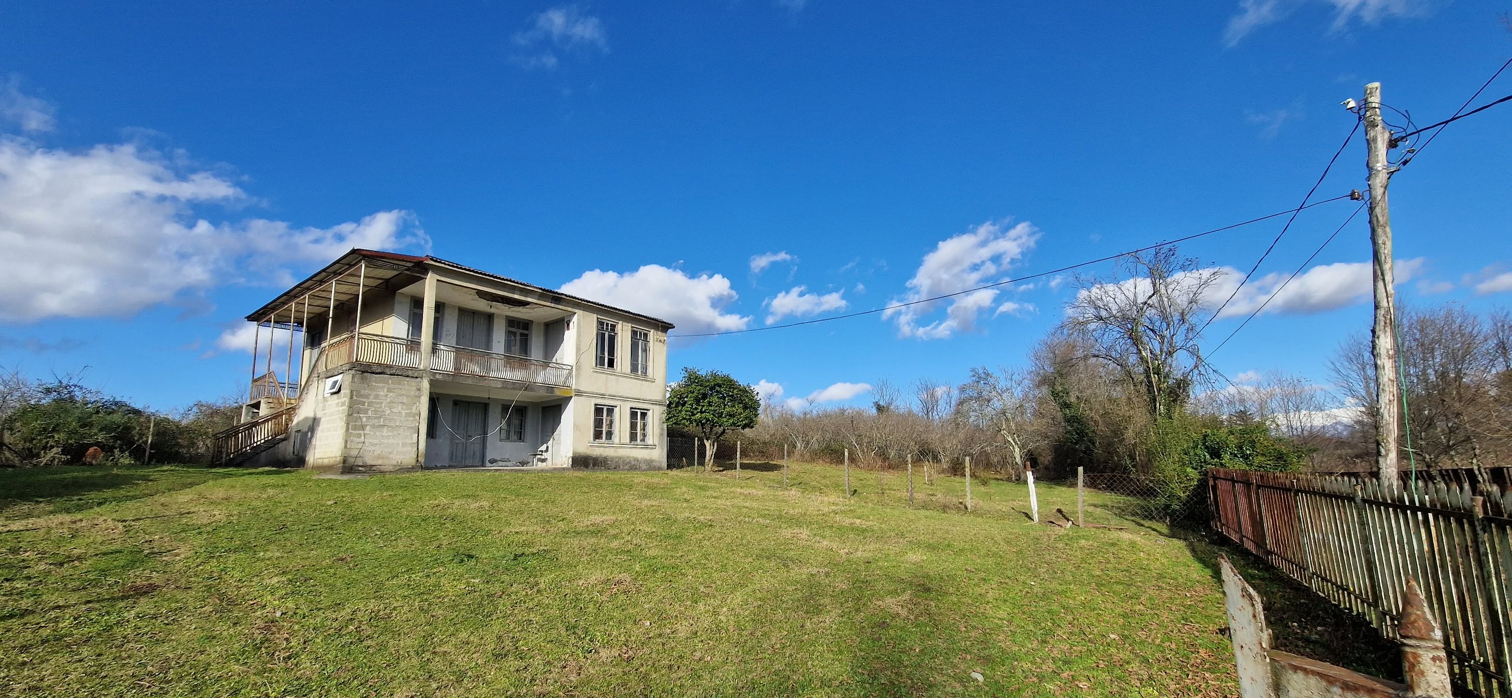 Satılır **təmirə** ehtiyacı olan ev Ruxidə (Zuqdidi). Dəqiq