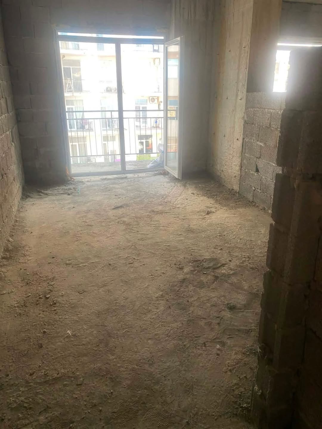 Batumida 80.6 kv. metrlik qara — 70,000$