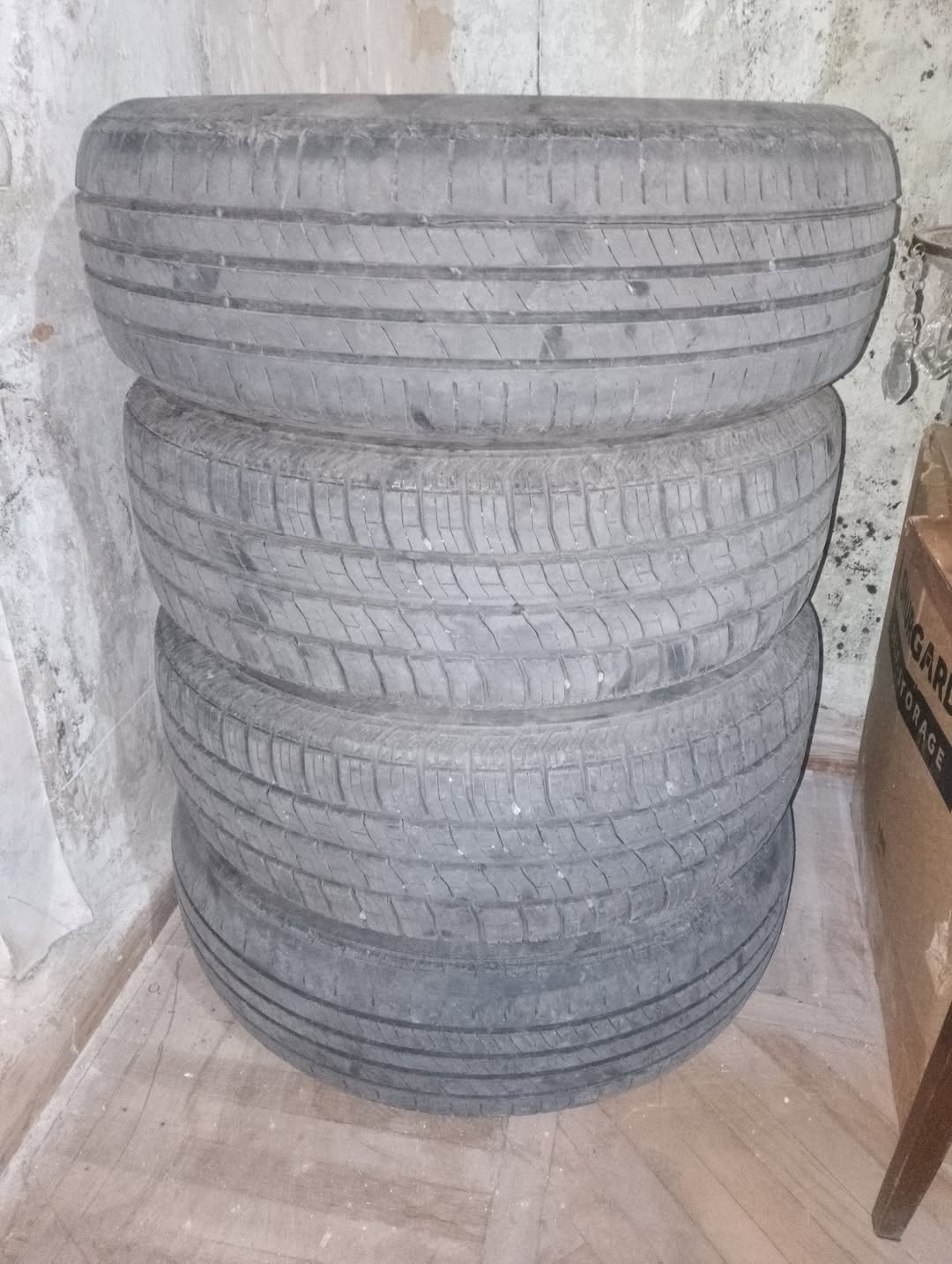 4 adet lastik, %90 durumdadır