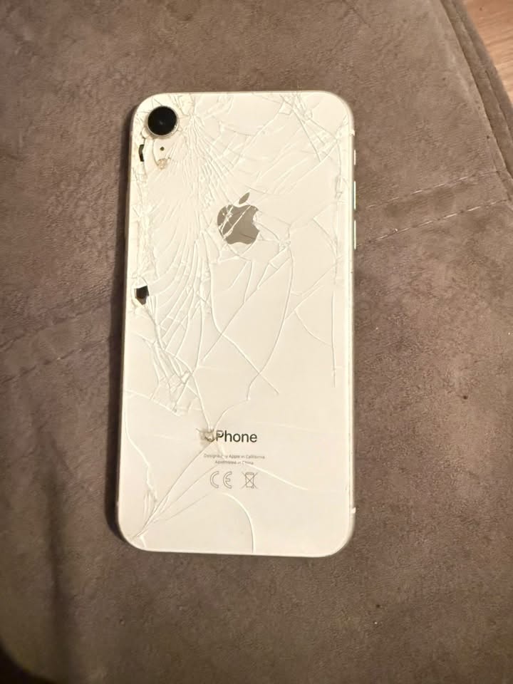 iPhone 10 Xr, açılmamış, hiçbir şey değiştirilmedi.
