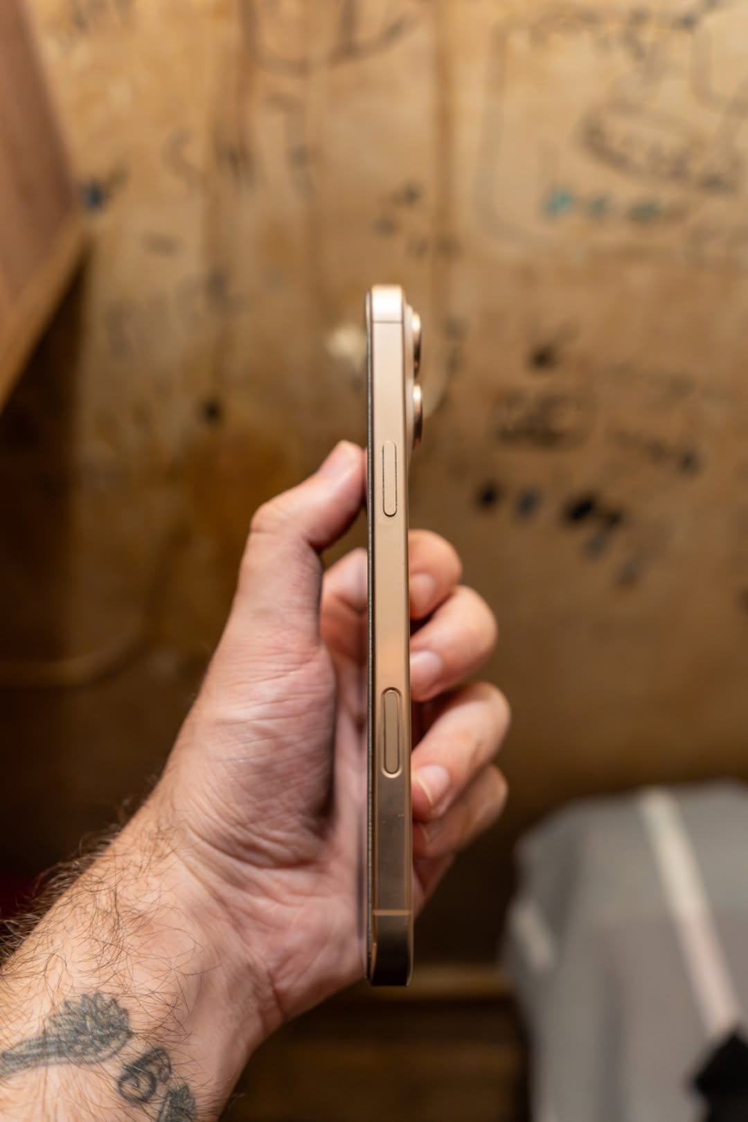 Satılık veya takas: iPhone 16 Pro — 2,300₾
