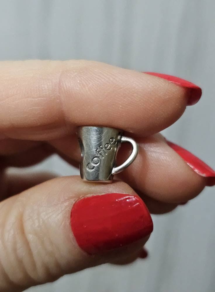Gümüş kahve fincanı çerçevesi