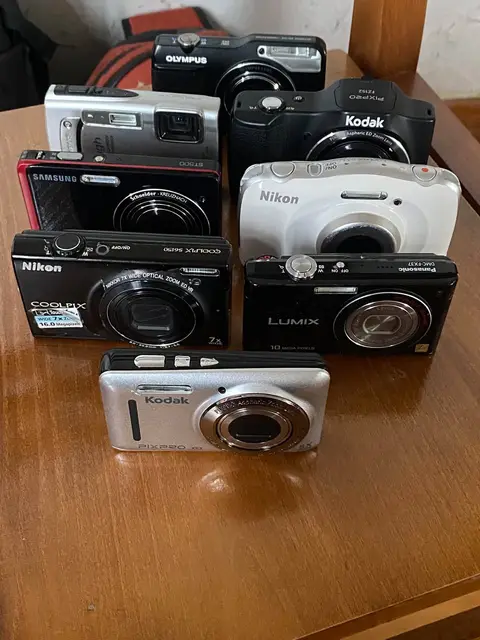 Цифровые фотокамеры, продаются по частям