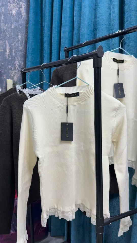 White knit sweater with lace hem