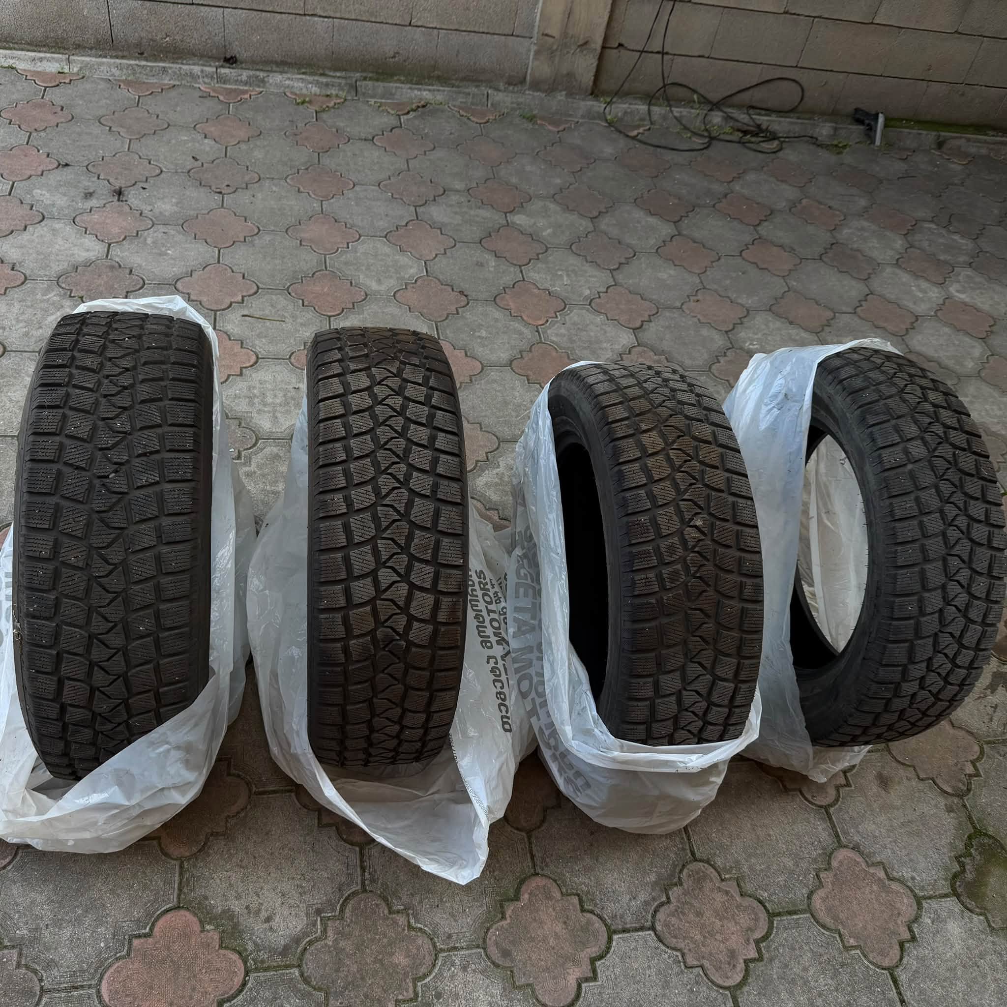 Tires purchased in 2025, size 235/60R18, price — $800