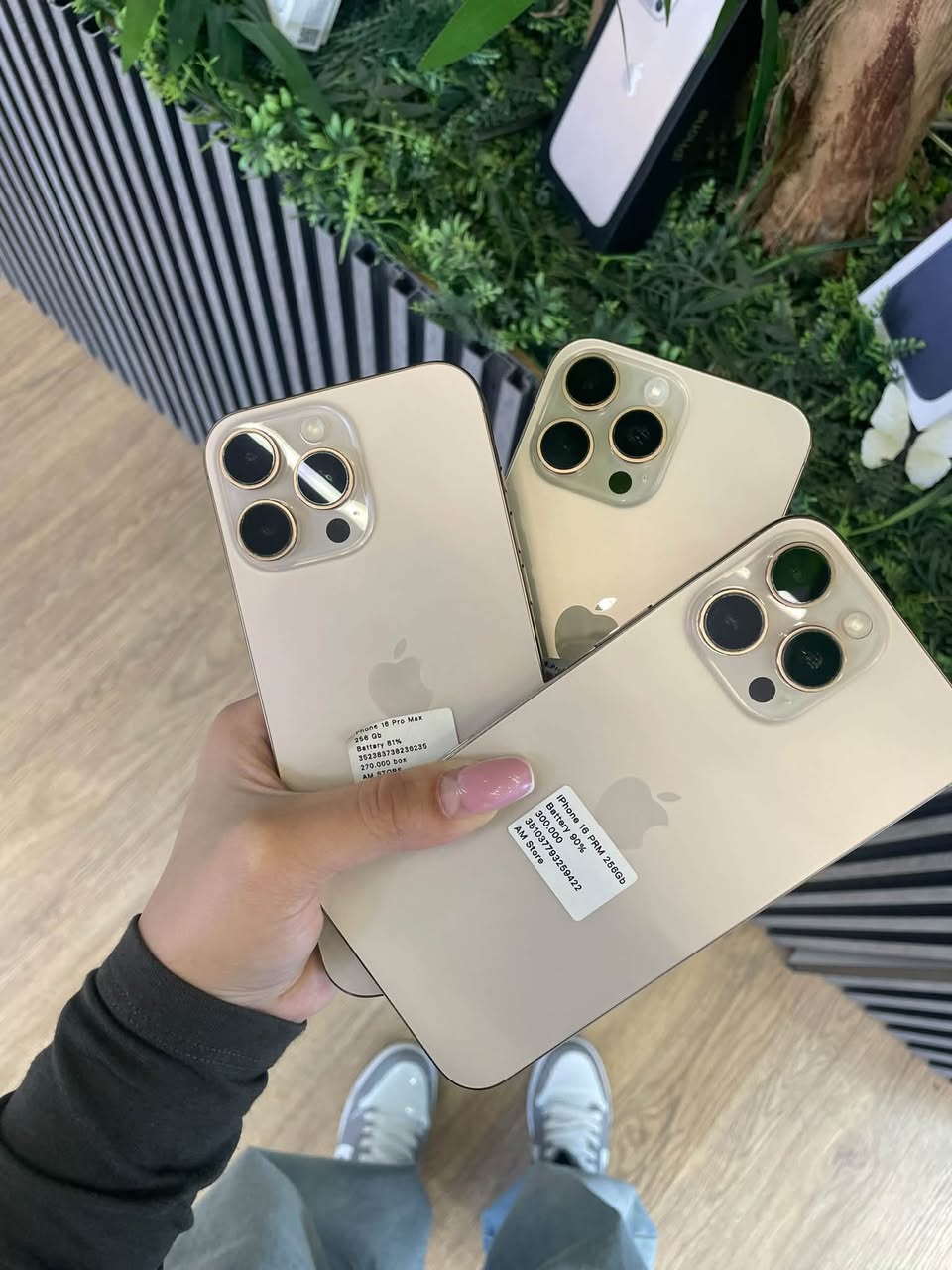 iPhone 16 Pro Max 256GB, gold
