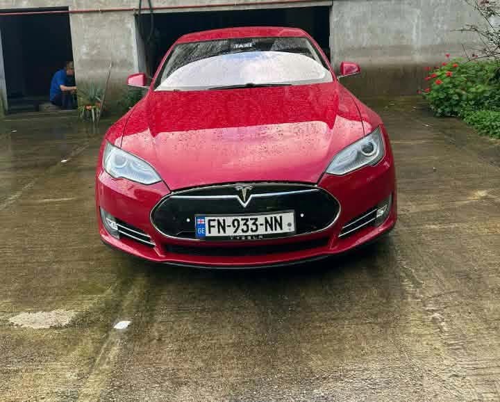 იყიდება Tesla model s 2013 გარბენი — 6,200$