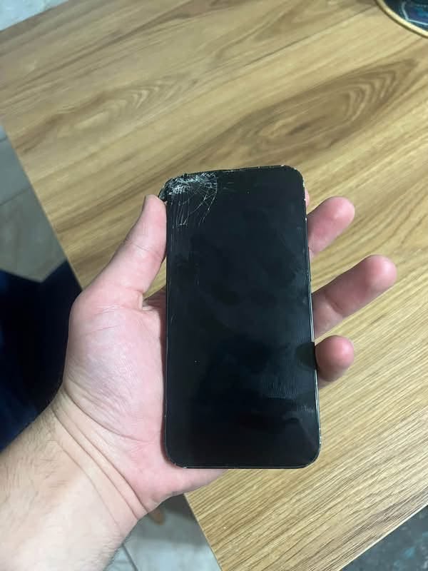 iPhone 16 e bataria 92% — 400₾'ye satılık