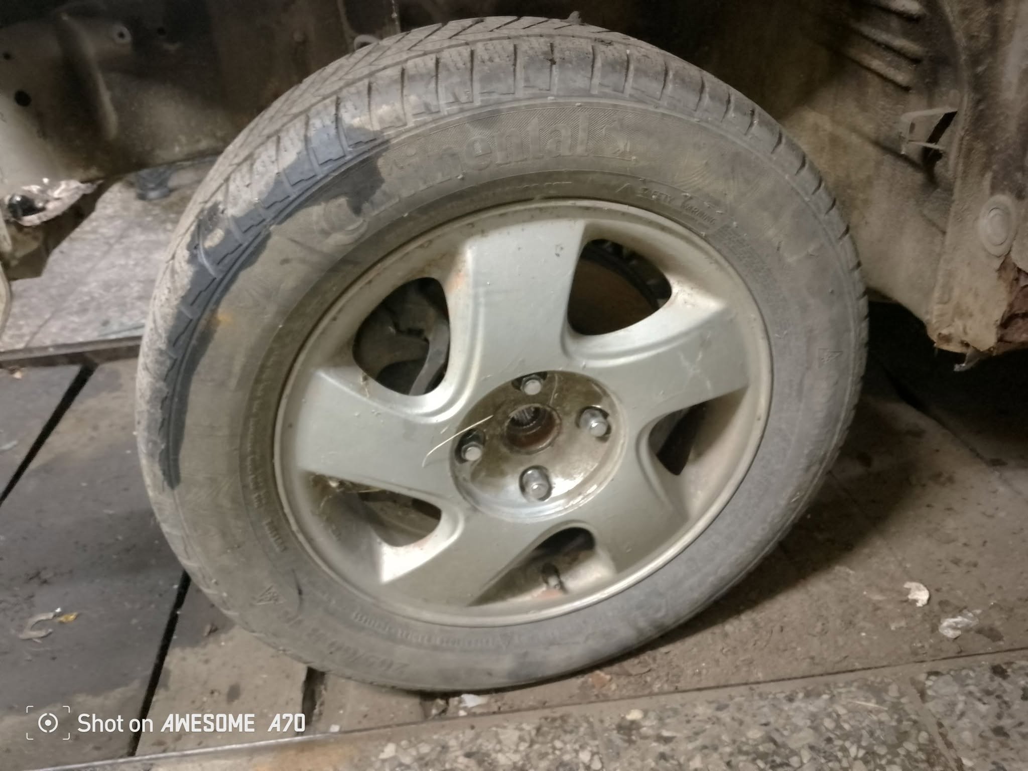 Satılır tezdir arıdır er 16 idealur - 400₾