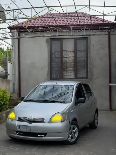 Toyota Yaris 2000