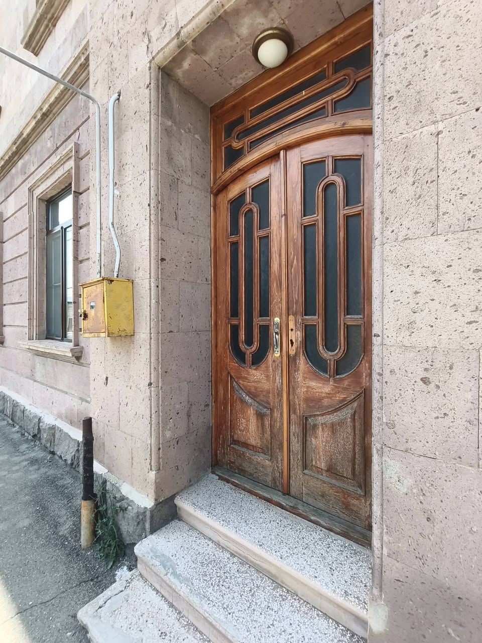 Գյումրու կենտրոնում 10-րդ դպրոցի մոտ առաջին — 105,000$