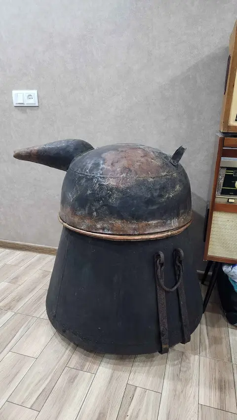 Древняя медная кастрюля, 180 литров