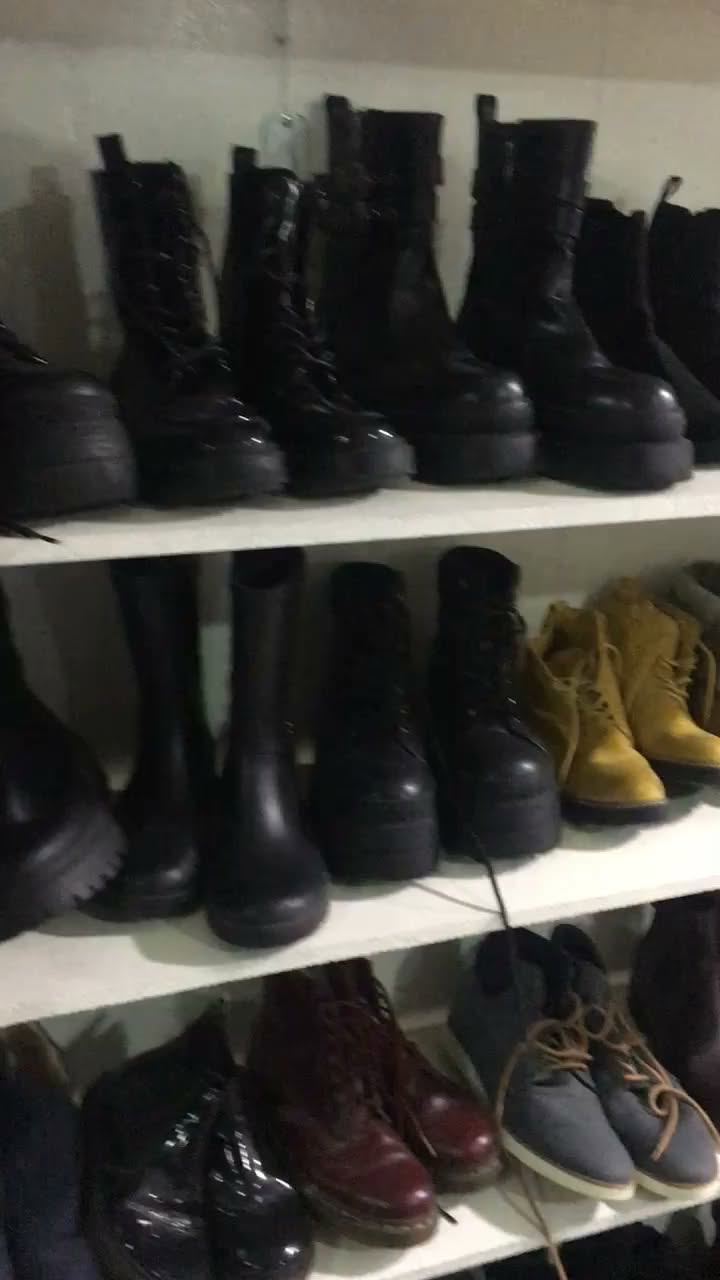 Обувь в продаже, 10 GEL за пару