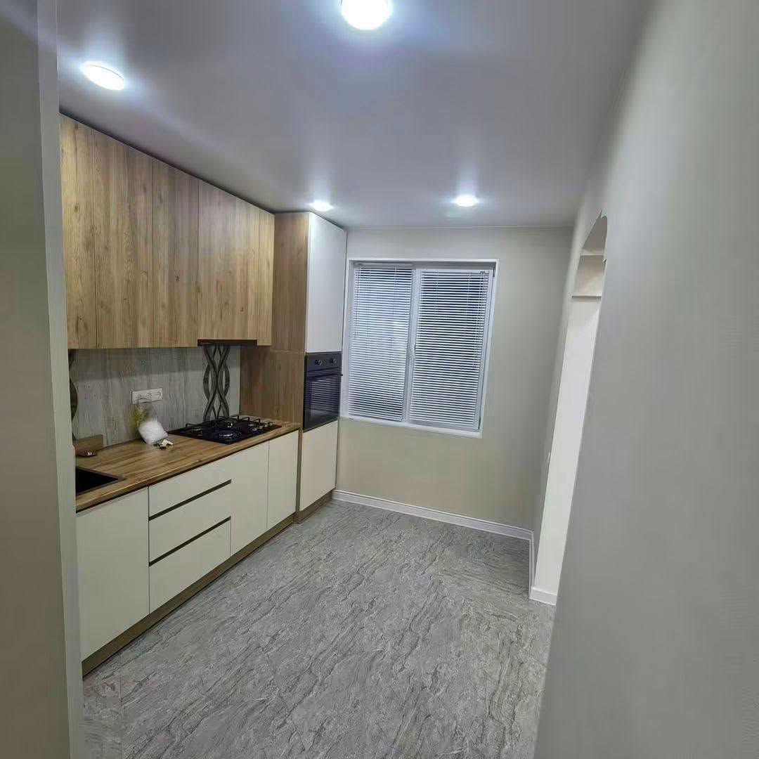 For sale in New Rustavi, 16th micro district — 76,500$