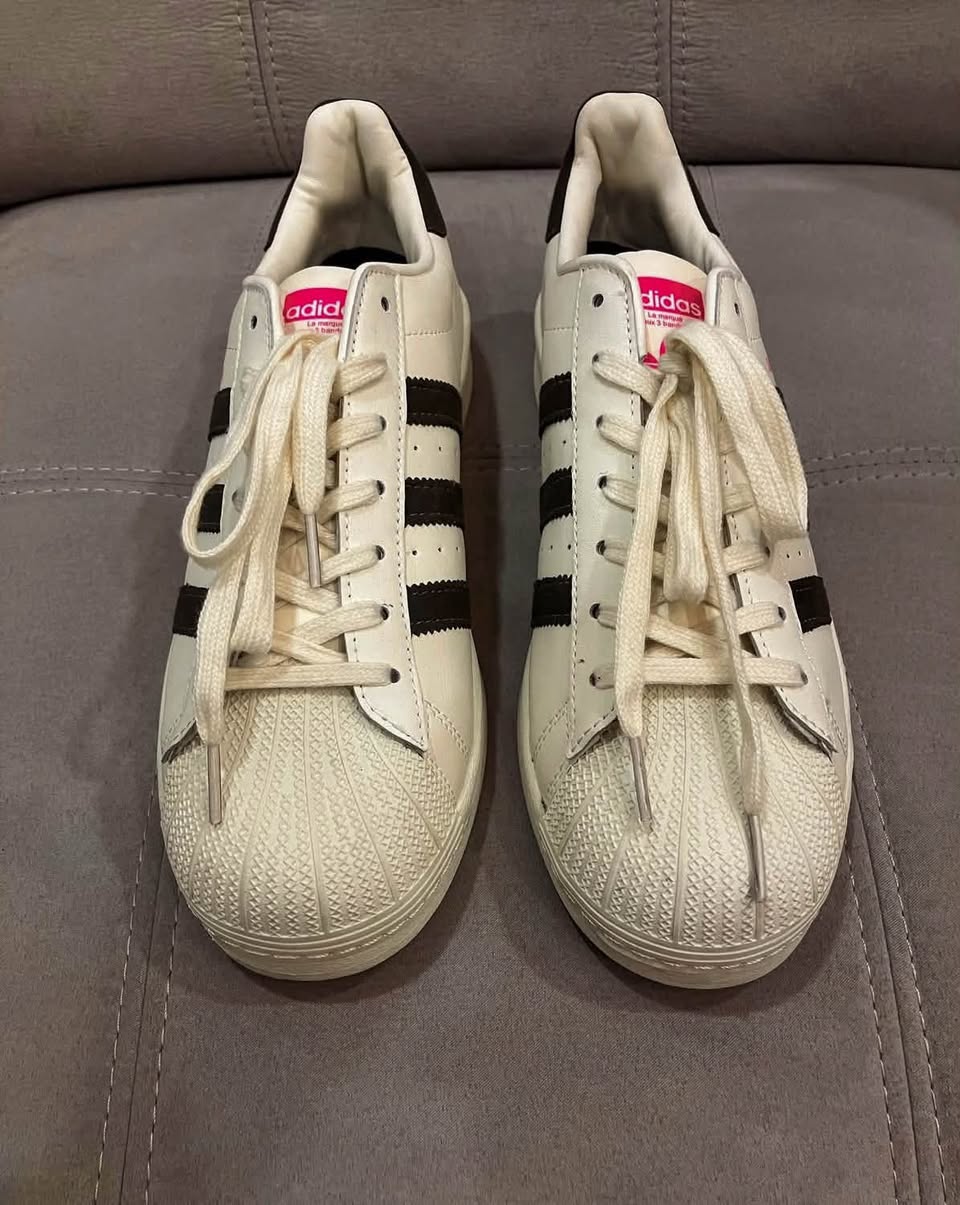 Adidas Superstar yeni, kutusundan çıkmış, sınırlı süperstar.