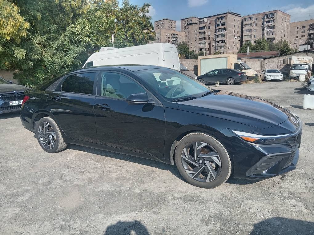 Hyundai Elantra 2025
