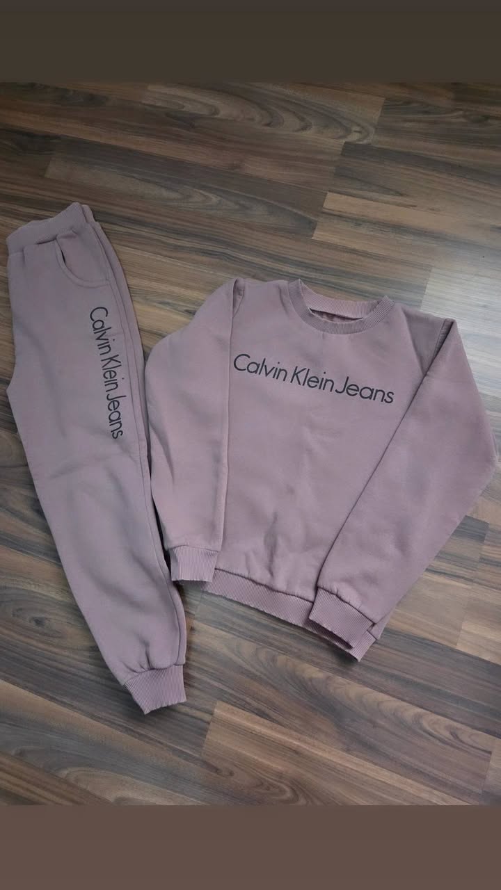 Calvin Klein Jeans spor kıyafeti