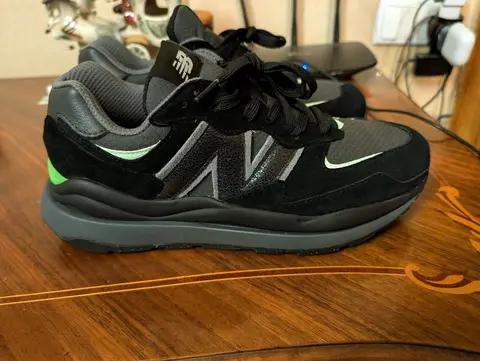 New Balance sneakers, new, size 41.5-42
