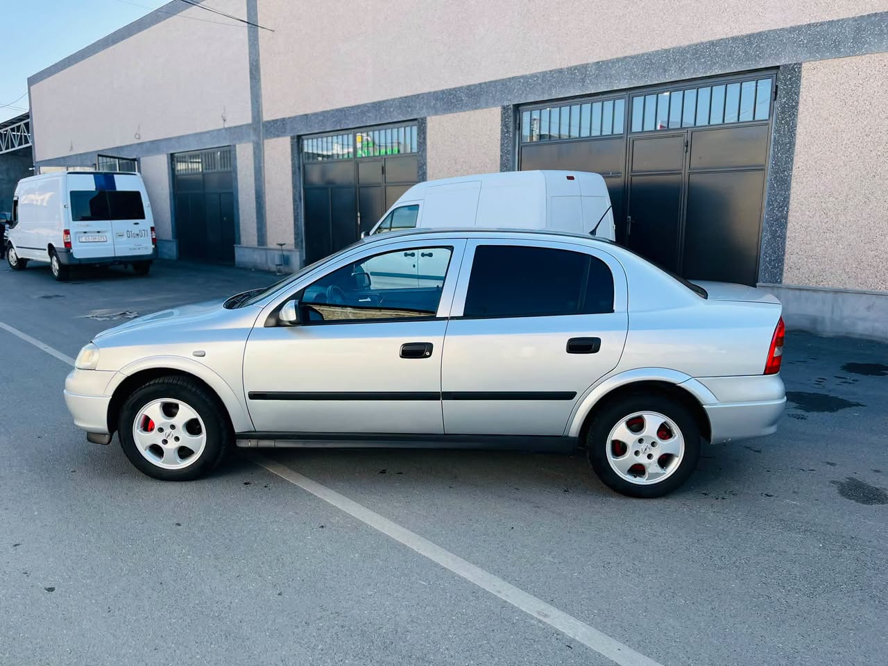 Автомобиль 1998 — 4700 долларов