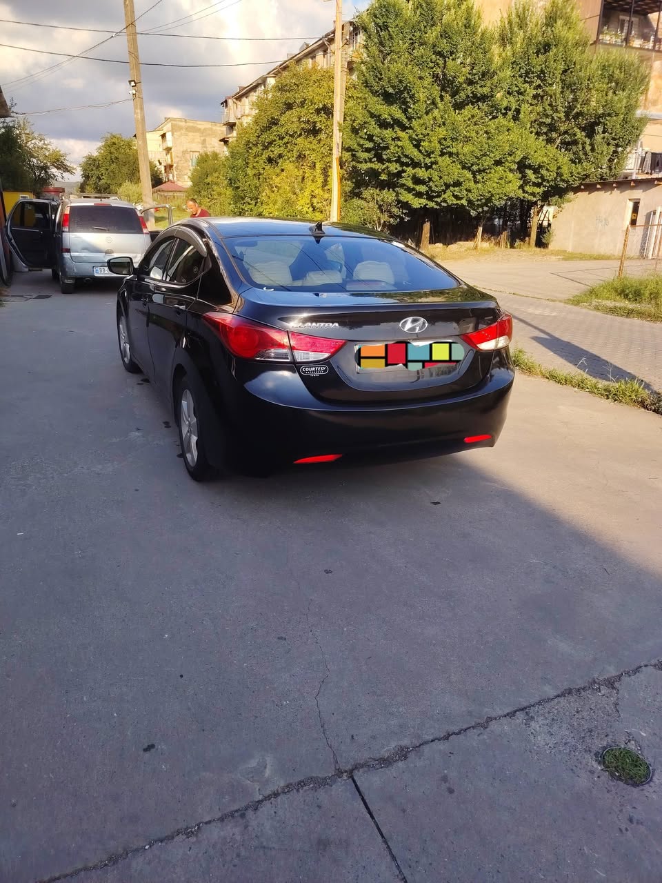Bu siyah hanıma 2012'de premium için 5,000$ borçluyum