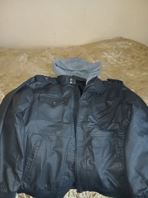 Սև ջեկետ 4XL, կապյուշոնով