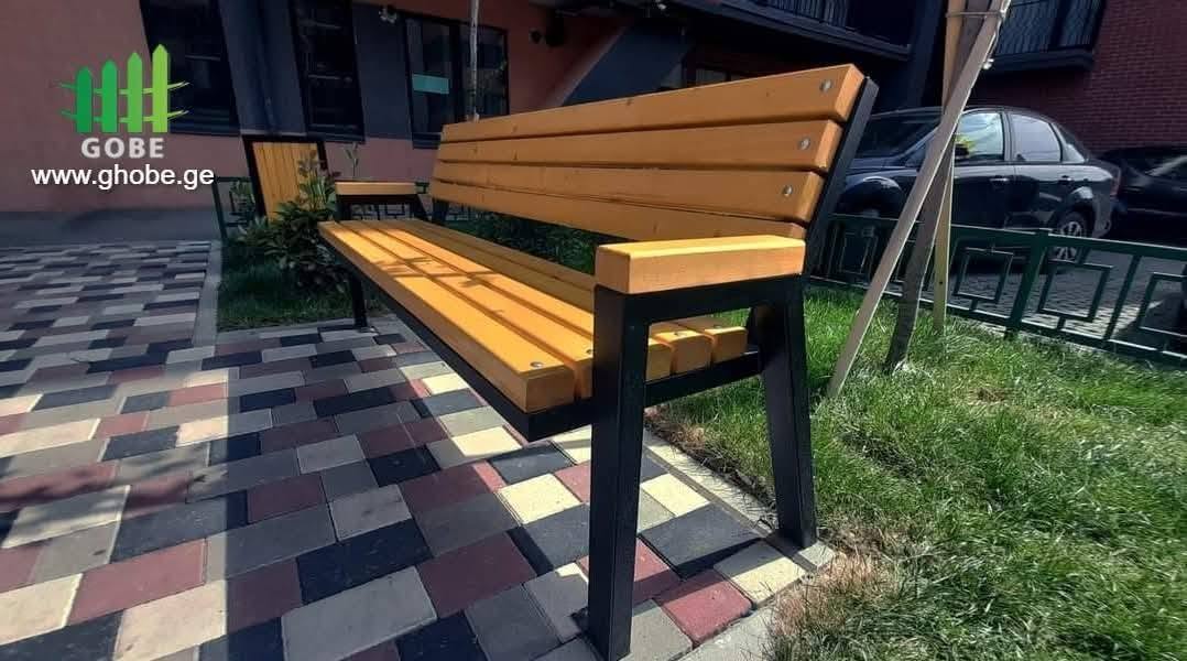 Həyət üçün stullar və masa