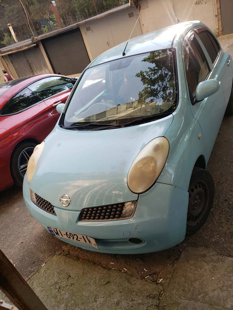 Nissan March 2005-ci il satılır. Qiyməti 2000$