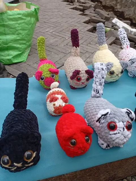 Many different knitted items in