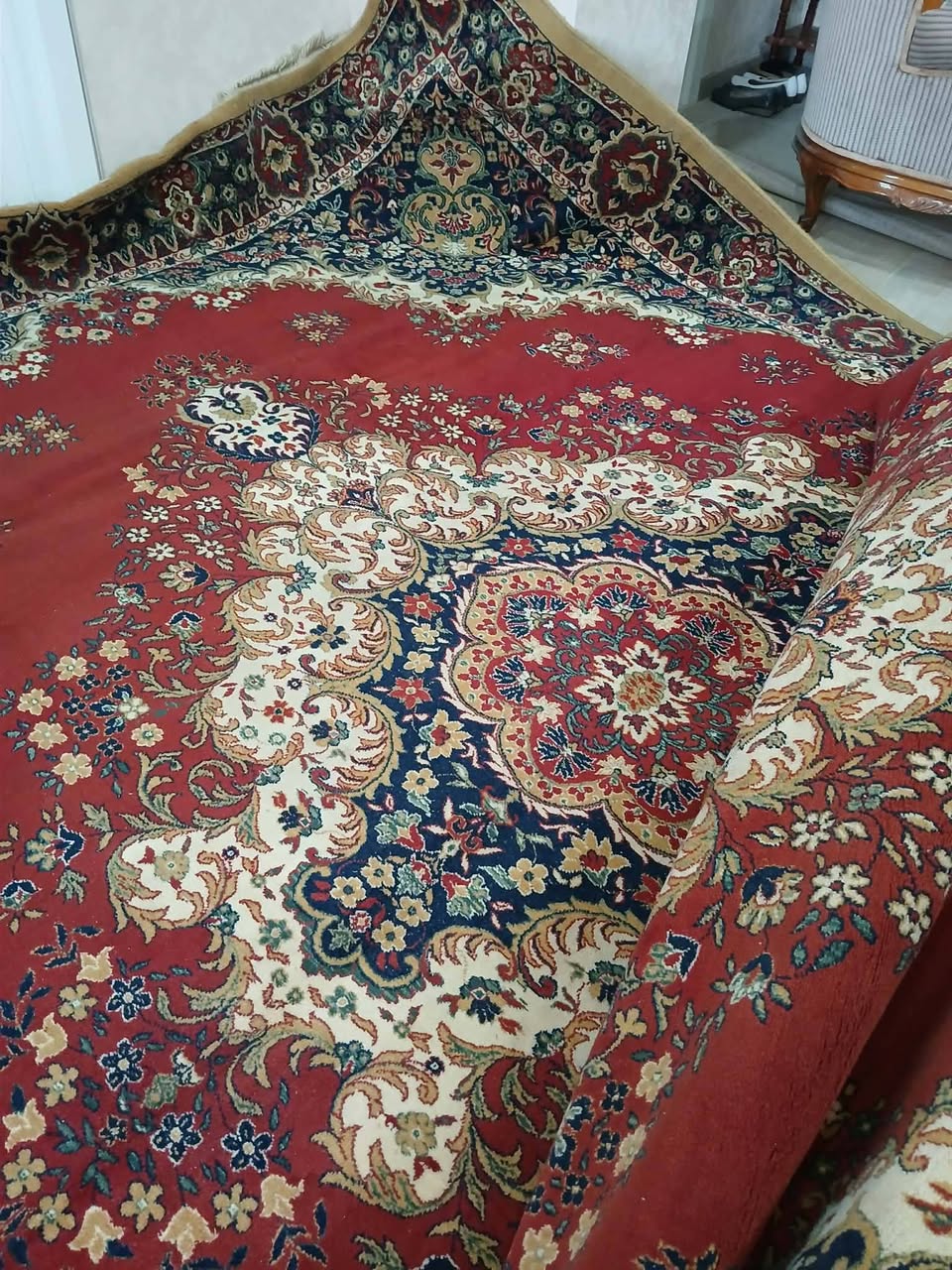 For sale is a shaggy rug from the family in ideal condition