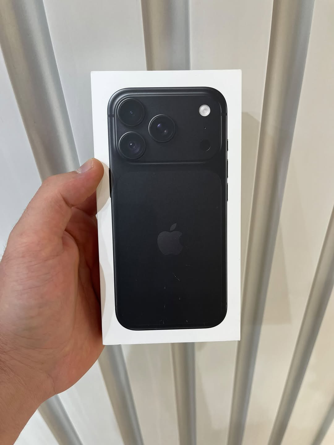 Iphone 18 256GB with eSIM for 560,000