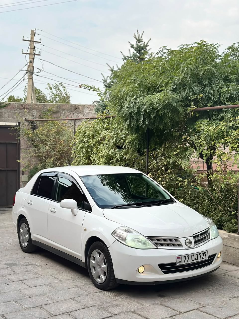 Nissan Tiida 2009 — 4,000$
