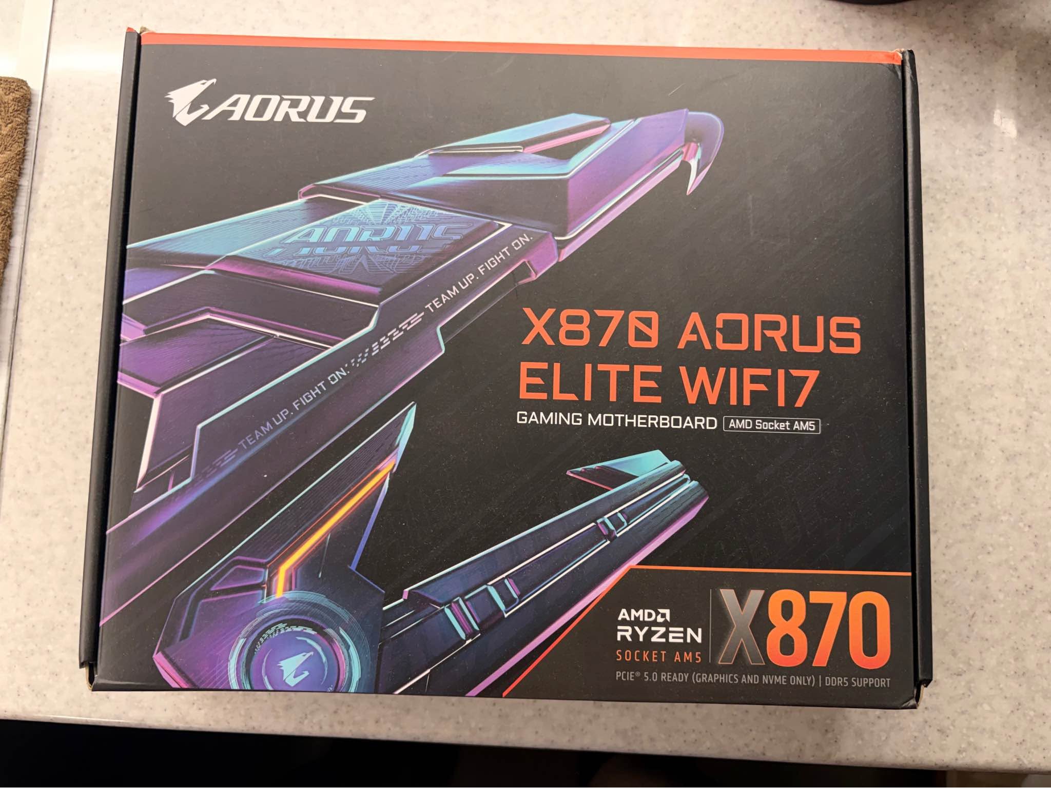AORUS X870 Elite WiFi7 anakart, açılmış kutu