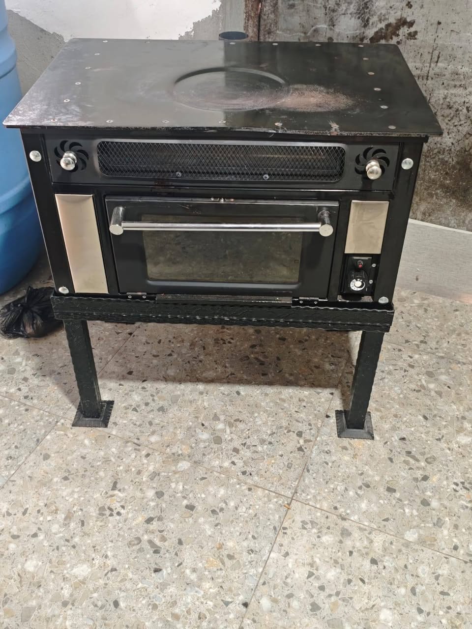 One-year-used oven with stovetop