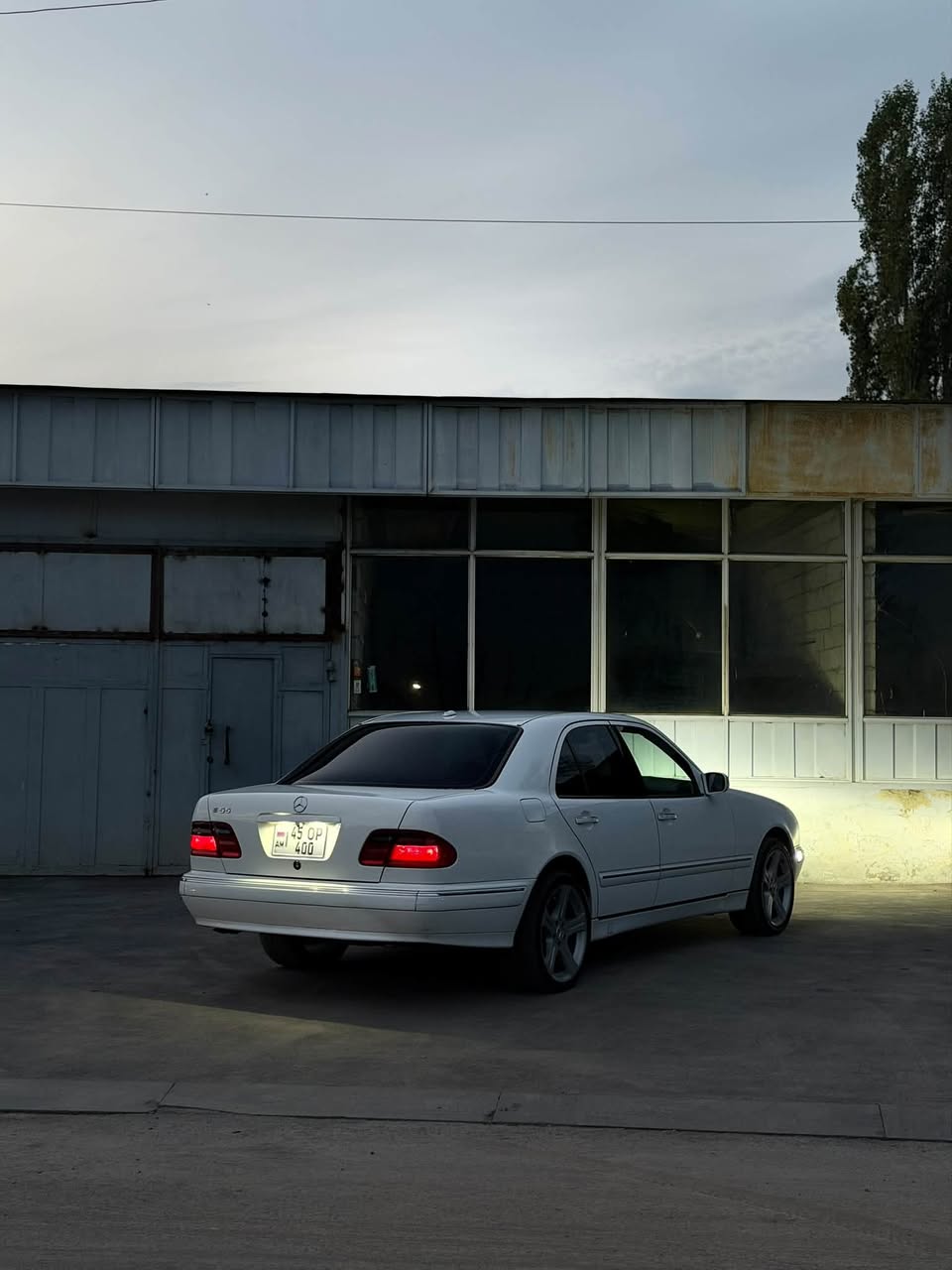 Mercedes-Benz E320 W210 2000, რესტაილინგი