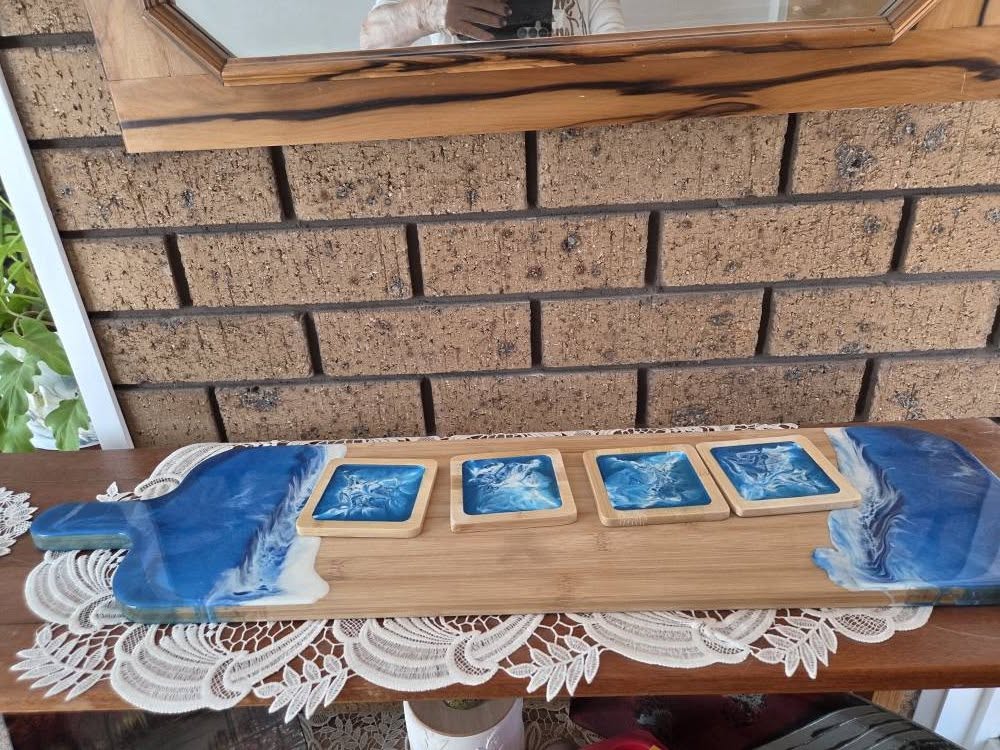 Reçine servis tahtası ve dört Bardak Altlığı