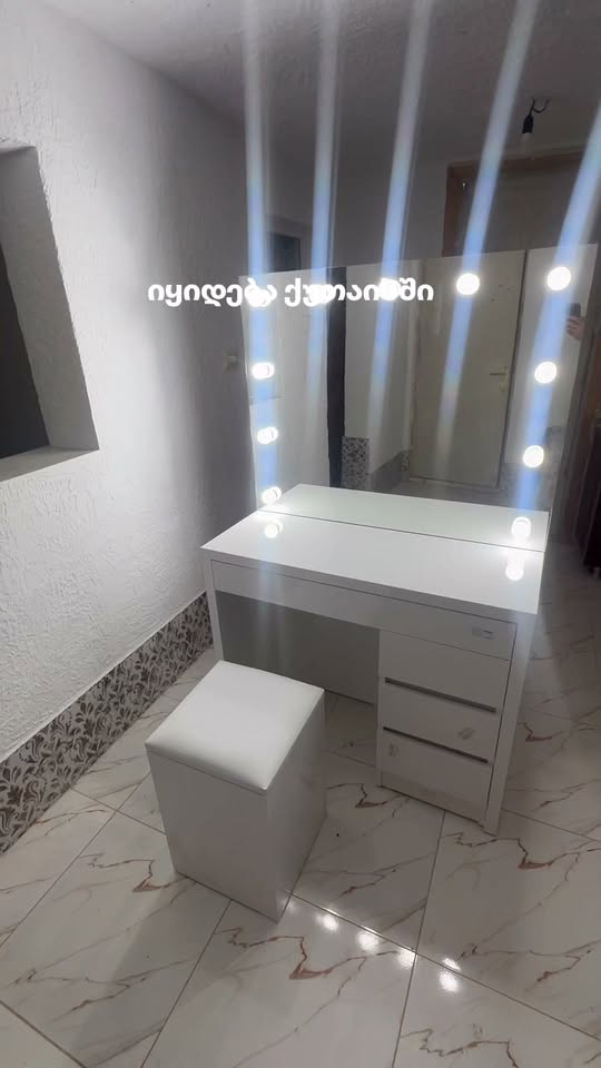 ✨ Makiyaj masası (trilyaj) satılır +