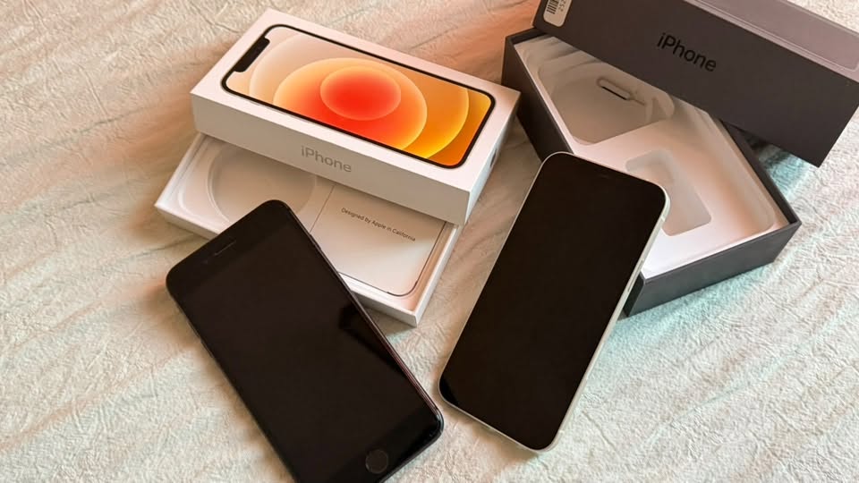 iPhone 8 Plus და iPhone 12 ორივე ბრონით