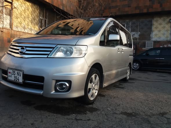 Nissan Serena 2006 — 6,500$