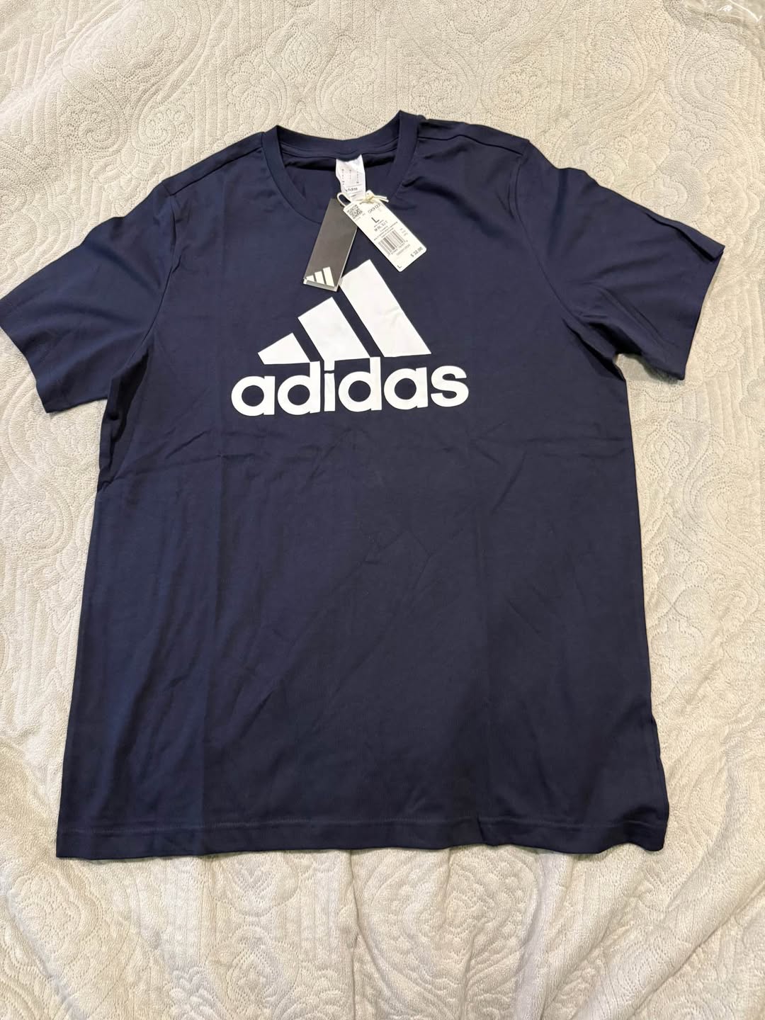 Məncəçilən‼️tamamilə yeni orijinal Adidas futbolka. L