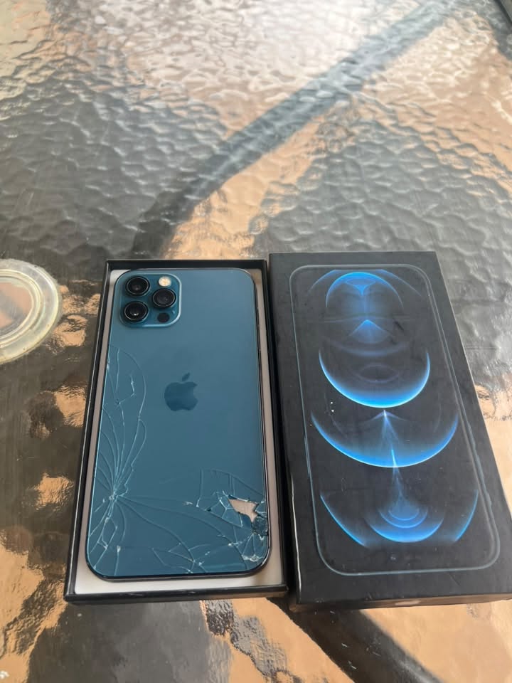 Վաճառվում է iPhone 12 Pro 128GB էլեմենտ — 400₾