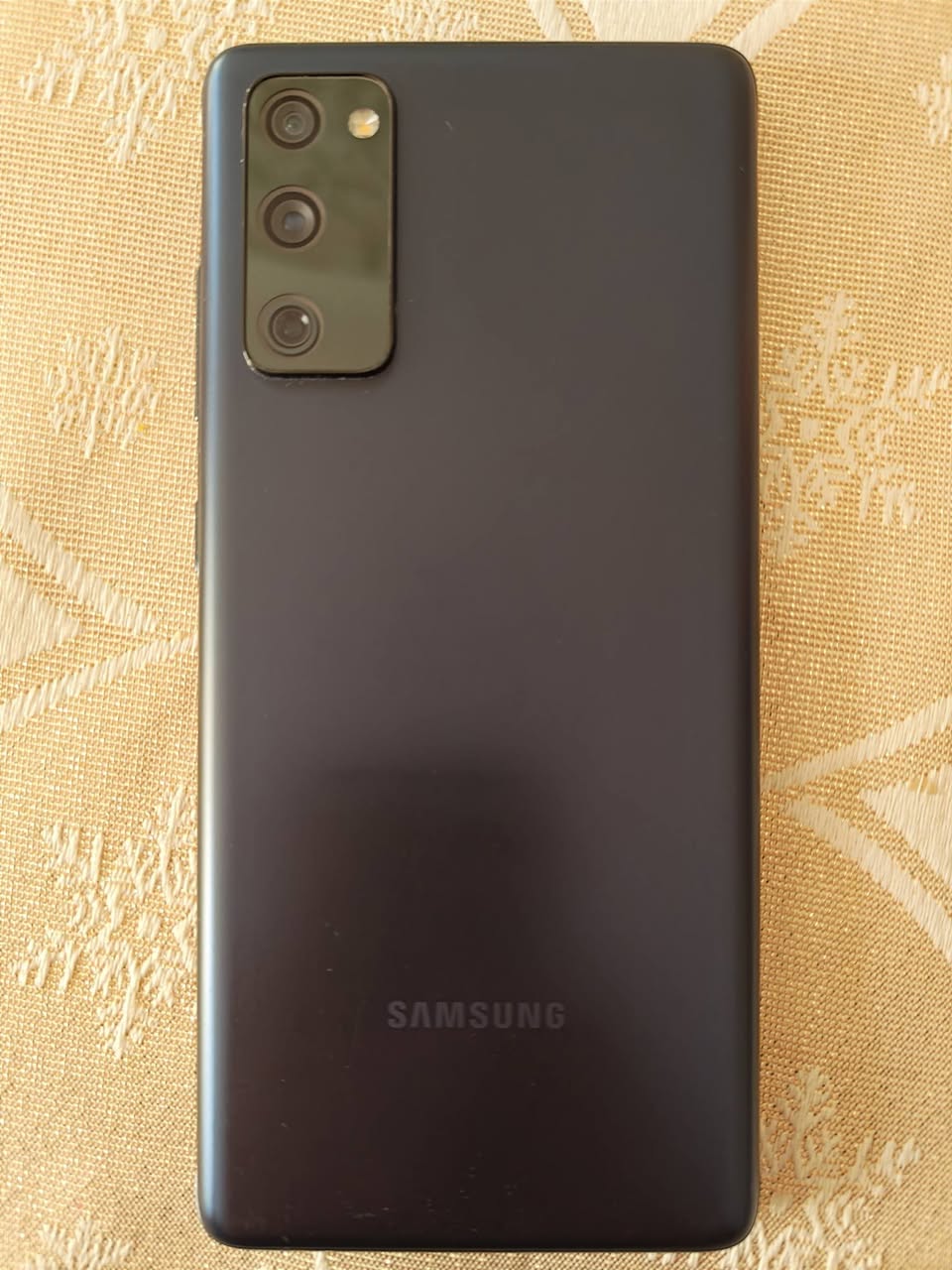 Samsung Galaxy S20Fe ტელეფონი არის ძალიან — 450₾