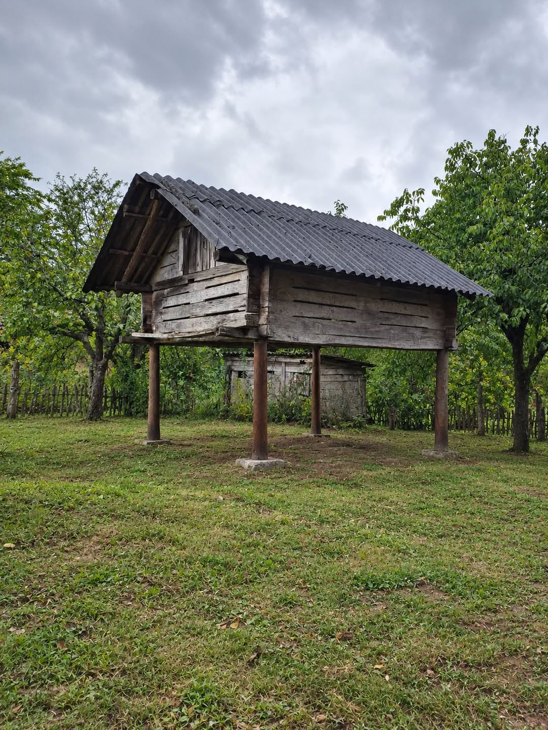 Geleneksel ahşap ambar (nalia)