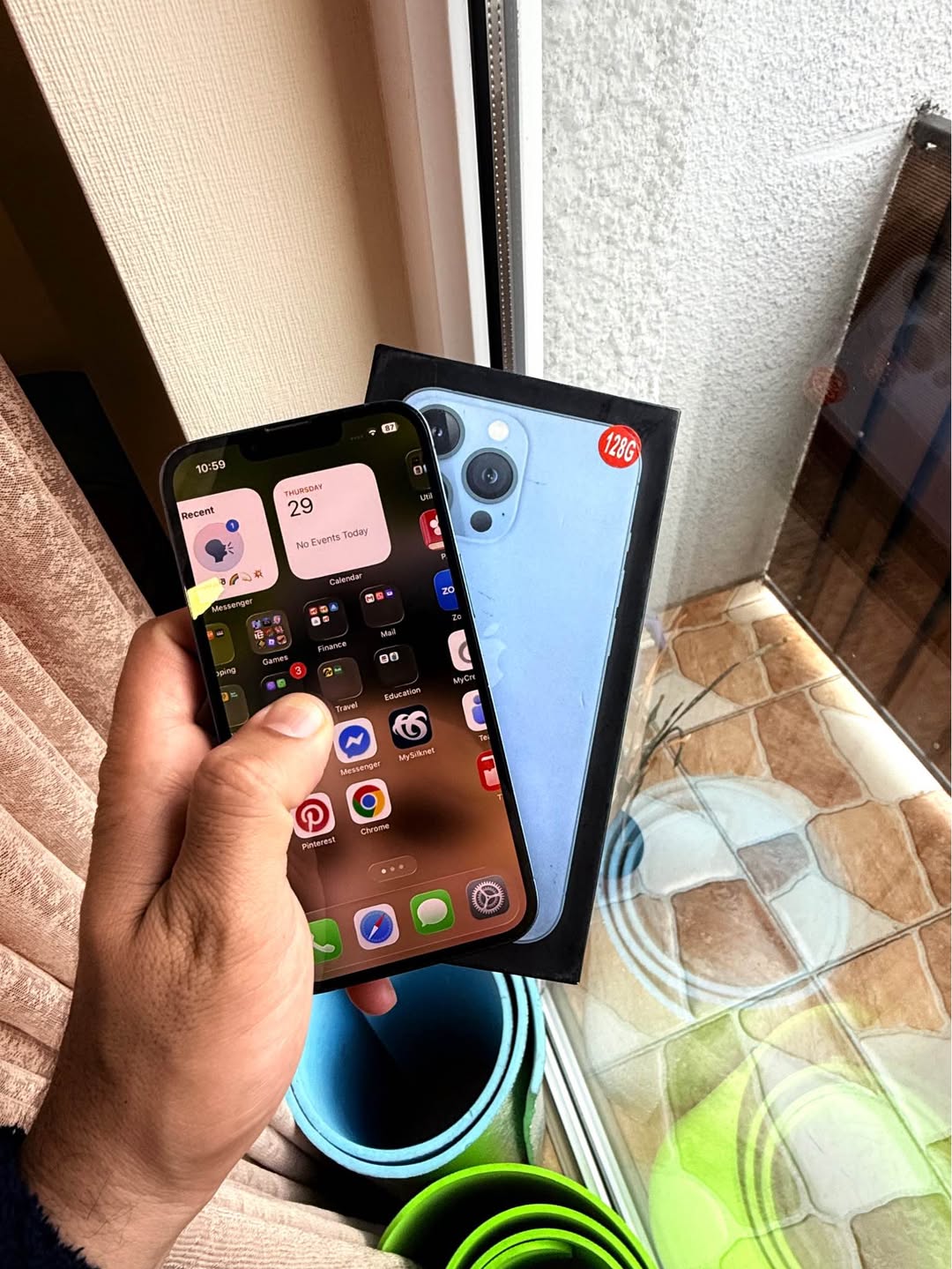 iPhone 13 Pro 128GB, box, cracked back glass