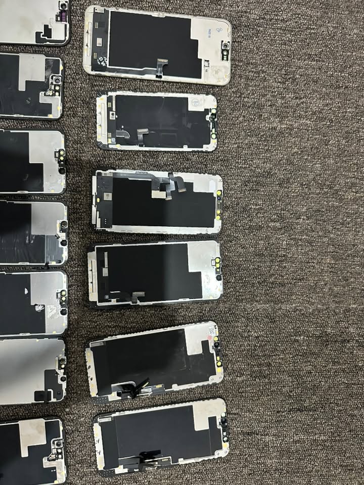 iPhone XS to 16 replacement screens