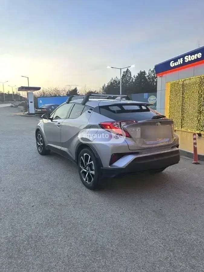 Toyota C-HR 2021 — 14,000$