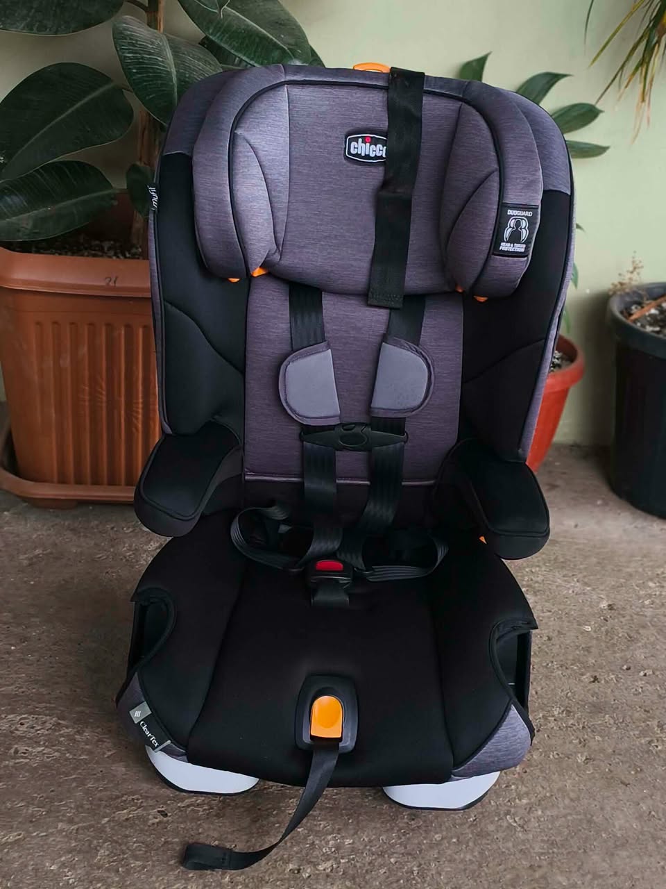 Chicco booster car seat, 11-45 kg