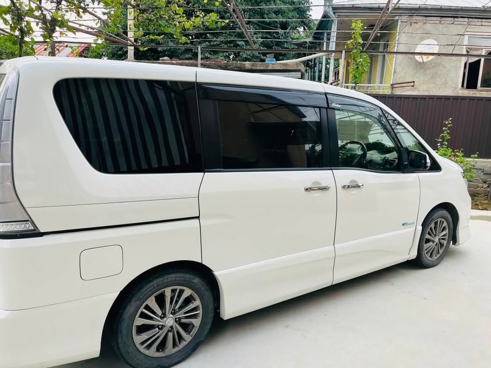 Nissan Serena 2014 — 7,500$