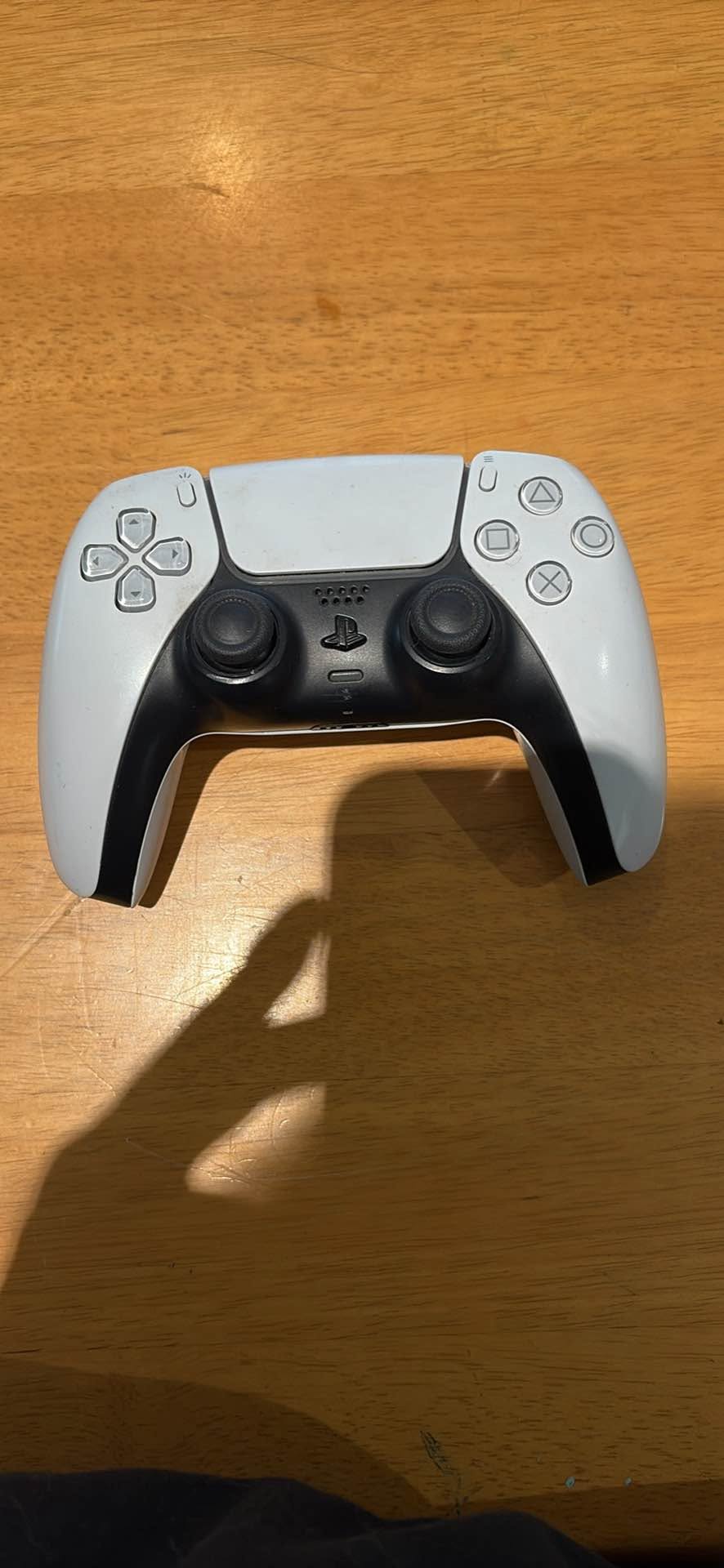 PS5 DualSense kontrolcü, sağ bumper arızalı