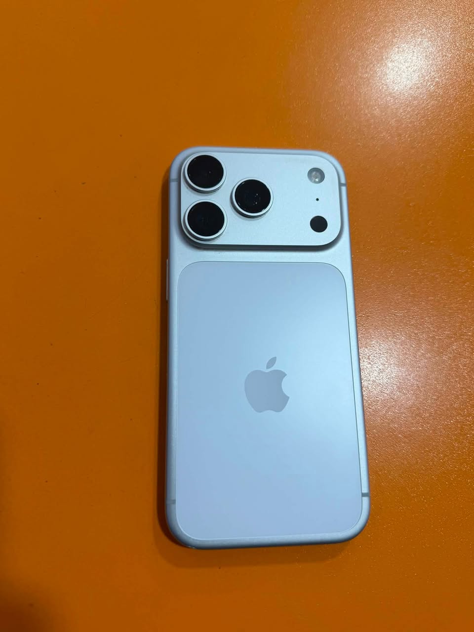 📱 იყიდება iPhone 17 Pro - 3000დლრ.